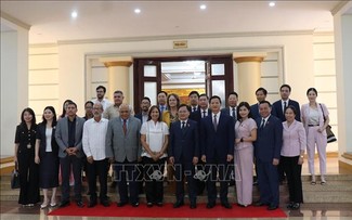 Delegación parlamentaria cubana visita provincia de Bac Ninh