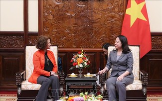 Presidenta interina de Vietnam recibe a directora nacional del Banco Mundial 