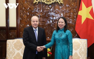 Presidenta interina de Vietnam recibe a embajadores de Japón y Argelia