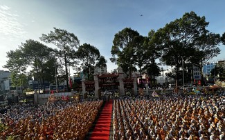Solemne ceremonia por Día de Vesak en Ciudad Ho Chi Minh y Can Tho