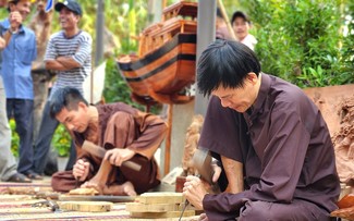 Aldea de carpintería Kim Bong apuesta por desarrollar el oficio milenario a través del turismo comunitario