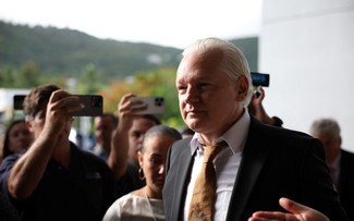 Julian Assange queda en libertad y viaja a Australia