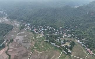 หมู่บ้าน Nhot ตำบล Na Phon จังหวัดหว่าบิ่งพัฒนาการท่องเที่ยว