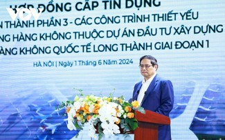 นายกรัฐมนตรี ฝ่ามมิงชิ้ง เข้าร่วมพิธีลงนามสัญญาปล่อยสินเชื่อให้แก่โครงการสนามบินนานาชาติลองแถ่ง