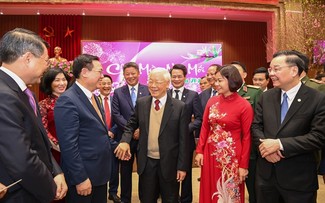 Neujahrsfest: KPV-Generalsekretär Nguyen Phu Trong beglückwünscht die Parteileitung der Stadt Hanoi