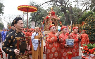 Umzugszeremonie ehrt Tradition der Vorfahren der Tran-Dynastie 
