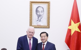 Vizepremierminister Le Minh Khai empfängt den Direktor des Vietnam-Programms an der Harvard University 