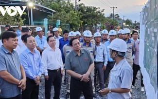 Der Premierminister überprüft Projekte der Verkehrsinfrastruktur und Bekämpfung des Klimawandels in Can Tho