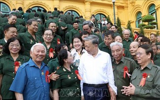 Staatspräsident To Lam trifft Delegation der ehemaligen jugendlichen Freiwilligen