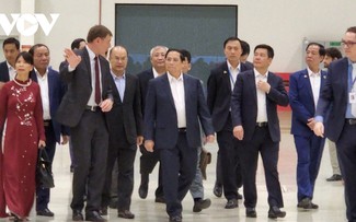 PM visits Embraer, meets Vietnamese community as he starts official visit to Brazil