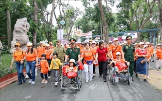 ผู้คนกว่า 5000คนร่วมเดิน"เพื่อผู้เคราะห์ร้ายจากสารพิษสีส้มไดอ๊อกซินปี 2024"