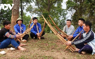 保护安沛省高原木江界县赫蒙族同胞的特色文化。