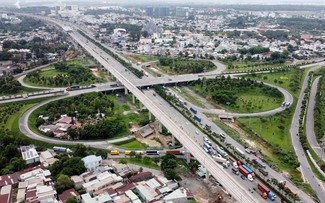 Ciudad Ho Chi Minh por promover la conexión ferroviaria regional