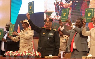 Militares y civiles firman un acuerdo en Sudán para salir de la crisis