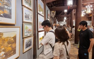 Colorida exposición de pintura de acuarela de Phuong Nam