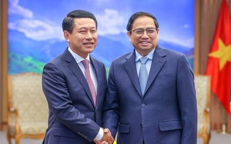 Pham Minh Chinh reçoit Saleumsay Kommasith