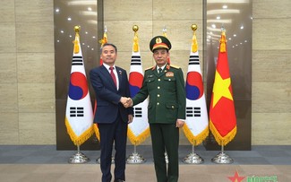 Phan Van Giang s’entretient avec Lee Jong-sup