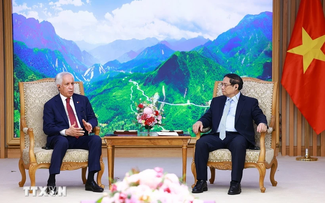 Le Premier ministre Pham Minh Chinh accueille le ministre d'État qatari Soltan Bin Saad Al-Muraikhi