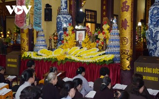 Người Hà Nội và phật tử đến chùa Quán Sứ tưởng niệm Tổng Bí thư Nguyễn Phú Trọng