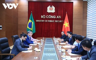 Le ministre de la Sécurité publique Luong Tam Quang reçoit l'ambassadeur du Brésil au Vietnam