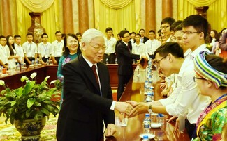 Le secrétaire général Nguyên Phu Trong: Un transmetteur de passion pour la jeune génération