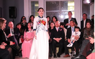 Lan Huong et Jordan Nguyên présentent la mode vietnamienne à Londres