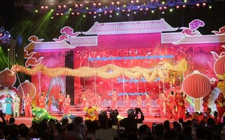 Rộn ràng Lễ hội Tết Nguyên tiêu Xuân Giáp Thìn Thành phố Hồ Chí Minh
