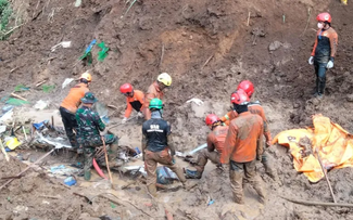 ผู้สูญหายจากเหตุดินถล่มและน้ำท่วมในประเทศอินโดนีเซียเพิ่มขึ้นกว่า 40 ราย