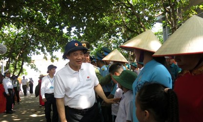 ນຳເອົາຄວາມຮັກແພງຈາກເຂດດິນຕໍ່ແຜ່ນມາໃຫ້ ເຈື່ອງຊາ ແລະ ເຮືອນຍາມ DK1