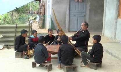 Hấp dẫn khèn của đồng bào dân tộc Mông Bắc Hà, Lào Cai
