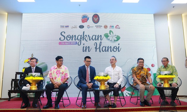 Festival Songkran Membawa Kebudayaan Thailand ke Kalangan Muda Vietnam