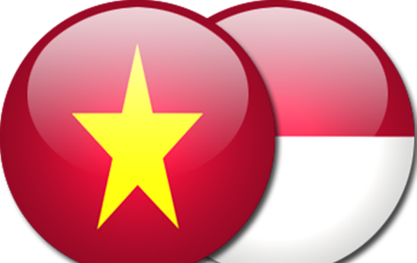 Mencanangkan sayembara pembuatan logo peringatan ultah ke-65 penggalangan hubungan diplomatik Vietnam – Indonesia 