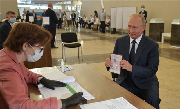 Presiden Putin memuji bahwa revisi UUD adalah tepat terhadap Rusia