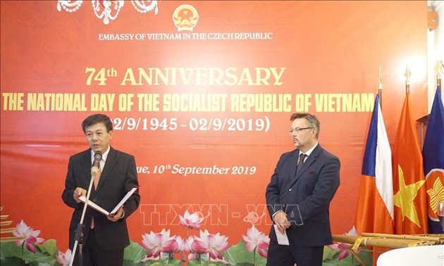 Memperkuat dan mengembangkan persahabatan Vietnam – Republik Czech