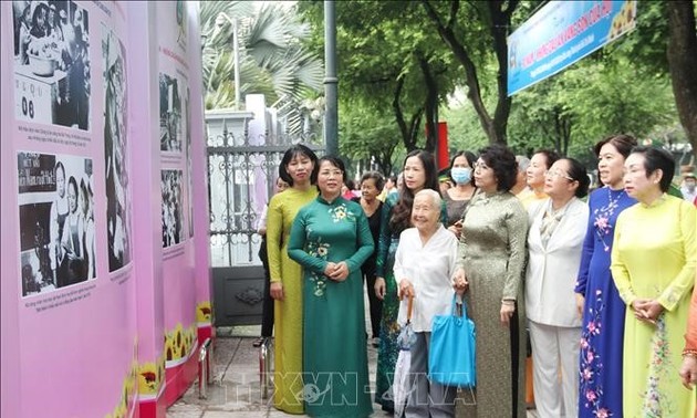 Pameran “90 tahun – Jejak-jejak merah yang ditinggalkan Federasi Perempuan Vietnam”