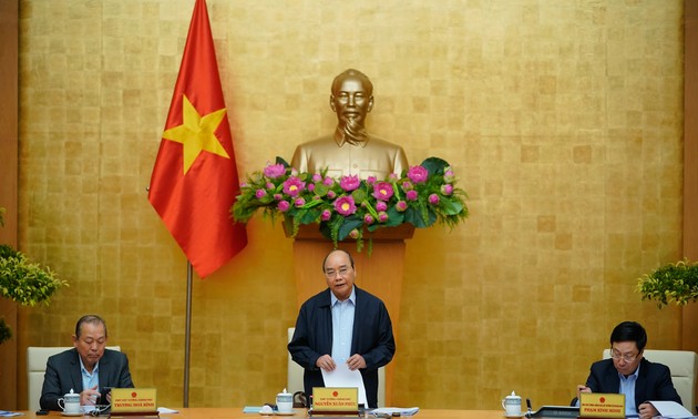 PM Nguyen Xuan Phuc memimpin sidang Pemerintah berkala untuk bulan Oktober 2020