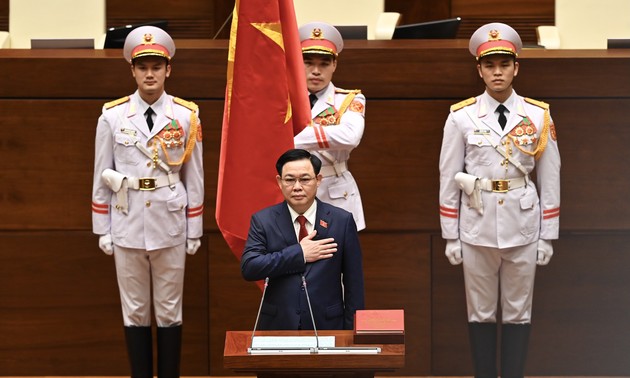 Vuong Dinh Hue Terpilih Menjadi Ketua MN