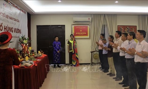 Komunitas Warga Vietnam di Malaysia dengan Hormat Berkiblat ke Nenek Moyang