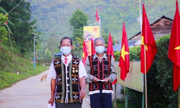 Pemilih Kawasan Perbatasan Provinsi Quang Nam dan Kabupaten Pulau Truong Sa Lakukan Pemilihan Lebih Dini