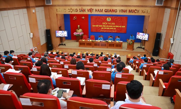 Semua Tingkat Serikat Buruh dan Kaum Buruh Vietnam Terus Bersinergi dengan Seluruh Negeri Tanggulangi Wabah Covid-19
