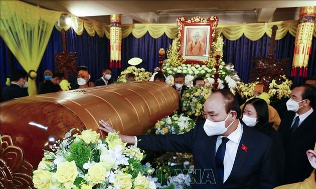  Presiden Nguyen Xuan Phuc Ziarahi dan Kenang Upadhaya Thich Pho Tue