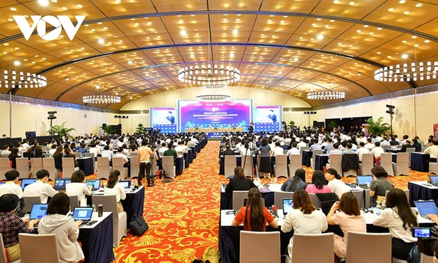 Pembukaan Forum Sosial-Ekonomi Vietnam 2022 di Hanoi