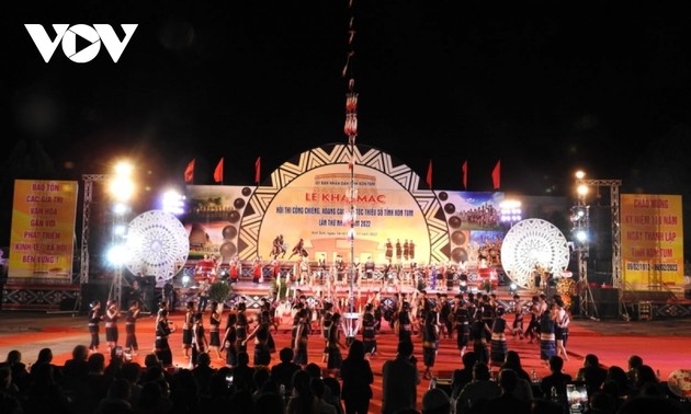 Pembukaan Kontes Gong, Bonang, dan Tarian “Xoang” Warga Etnis Minoritas Provinsi Kon Tum yang Pertama Tahun 2022