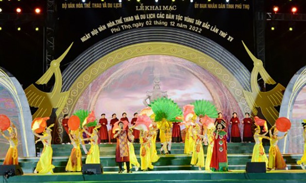 Festival Budaya, Olahraga, dan Pariwisata Etnis-Etnis Daerah Tay Bac ke-15 Berlangsung dengan Meriah