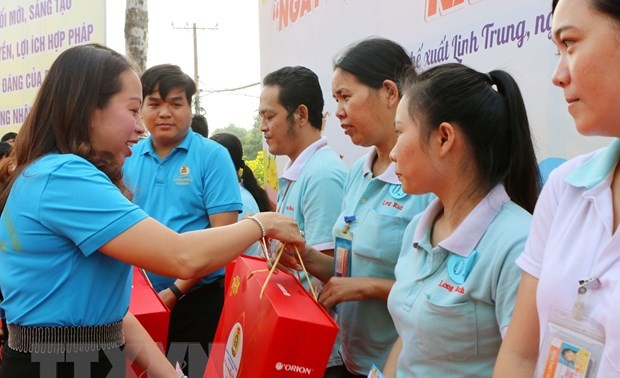 Kota Ho Chi Minh Adakan “Pesta Kasih Sayang-Hari Raya Tet Tradisional Reunion” untuk Lebih dari 30.000 Buruh