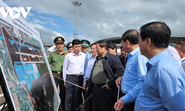 PM Pham Minh Chinh Menyurvei Beberapa Proyek Titik Berat di Provinsi Binh Dinh