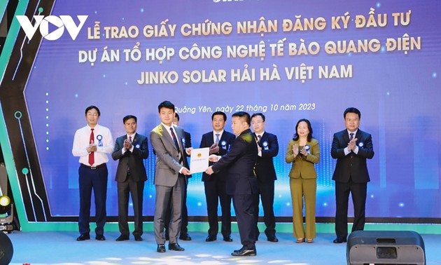 Provinsi Quang Ninh Memelopori Seluruh Negeri tentang Penyerapan Modal Investasi Asing Langsung