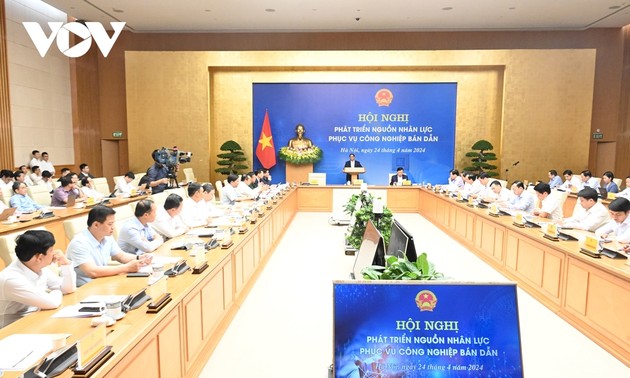 PM Vietnam, Pham Minh Chinh Pimpin Konferensi tentang Pengembangan Sumber Daya Manusia yang Layani Industri Semikonduktor