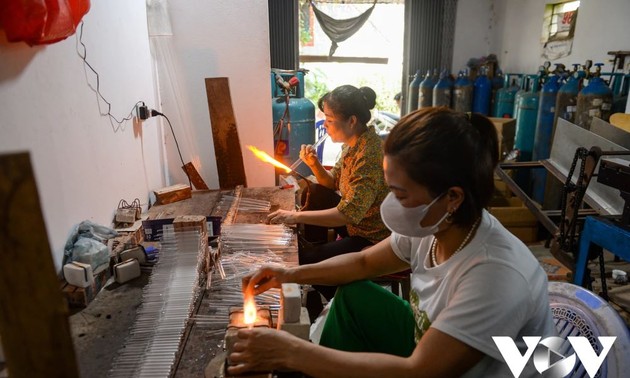 Kecamatan Thong Nhat, Kota Hanoi Melestarikan Kerajinan Kaca Tiup