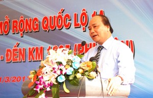 Prosiguen ampliación de la Ruta Nacional 1A en Binh Dinh 